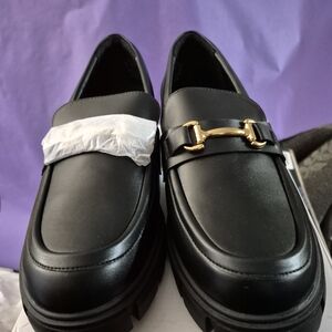 Elegant Black Loafers with Gold Accent Size 11